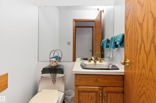 120 Northlake Lane, Wetaskiwin, AB - Indoor Photo Showing Bathroom
