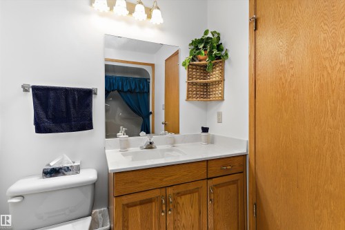 120 Northlake Lane, Wetaskiwin, AB - Indoor Photo Showing Bathroom