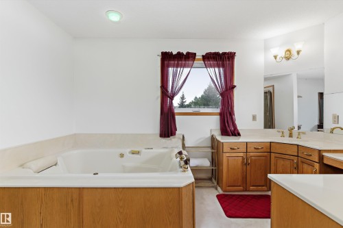 120 Northlake Lane, Wetaskiwin, AB - Indoor Photo Showing Bathroom