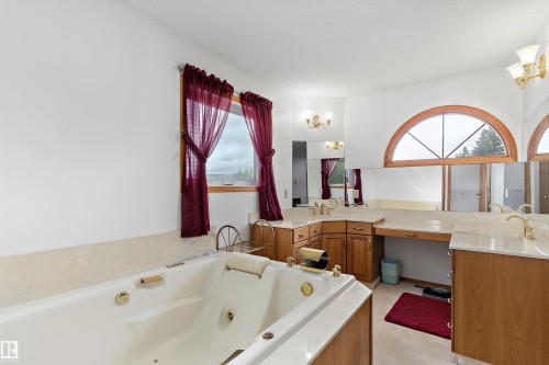 120 Northlake Lane, Wetaskiwin, AB - Indoor Photo Showing Bathroom