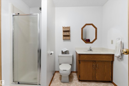 120 Northlake Lane, Wetaskiwin, AB - Indoor Photo Showing Bathroom