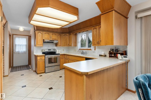 120 Northlake Lane, Wetaskiwin, AB - Indoor Photo Showing Kitchen