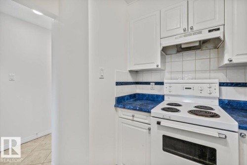 #206 10148 118 St Nw, Edmonton, AB - Indoor Photo Showing Kitchen