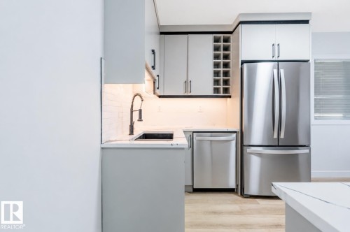 11927 68 Street Nw, Edmonton, AB - Indoor Photo Showing Kitchen