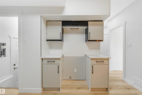 11927 68 Street Nw, Edmonton, AB - Indoor