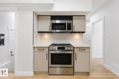 11927 68 Street Nw, Edmonton, AB - Indoor Photo Showing Kitchen