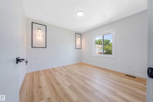 11927 68 Street Nw, Edmonton, AB - Indoor Photo Showing Other Room