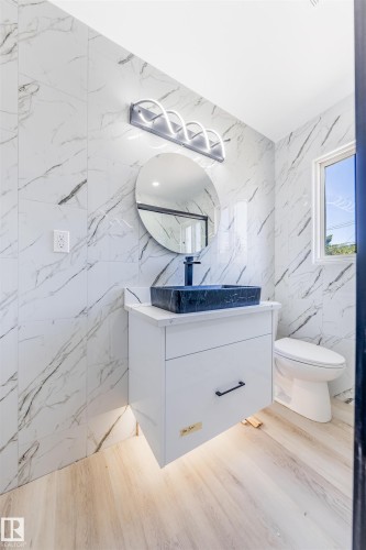 11927 68 Street Nw, Edmonton, AB - Indoor Photo Showing Bathroom