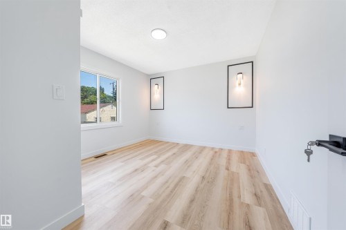 11927 68 Street Nw, Edmonton, AB - Indoor Photo Showing Other Room