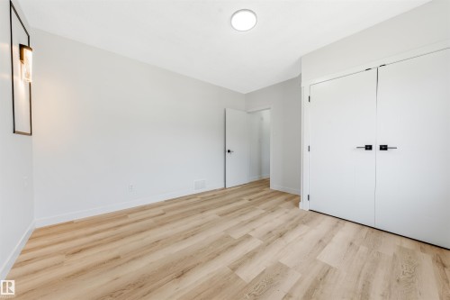 11927 68 Street Nw, Edmonton, AB - Indoor Photo Showing Other Room