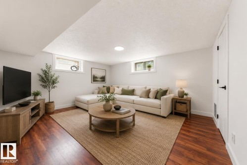 11927 68 Street Nw, Edmonton, AB - Indoor Photo Showing Living Room