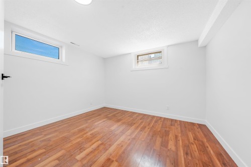 11927 68 Street Nw, Edmonton, AB - Indoor Photo Showing Other Room