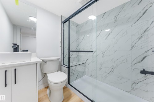 11927 68 Street Nw, Edmonton, AB - Indoor Photo Showing Bathroom
