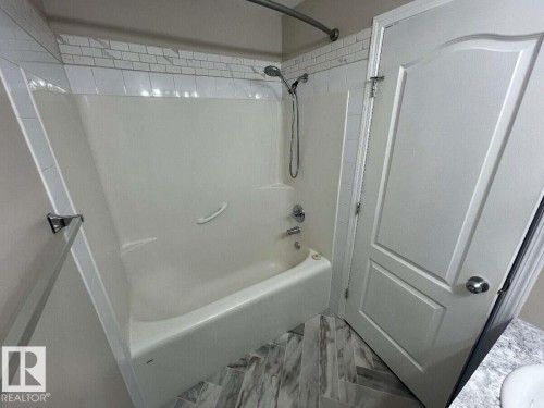 #405 151 Edwards Dr Sw, Edmonton, AB - Indoor Photo Showing Bathroom