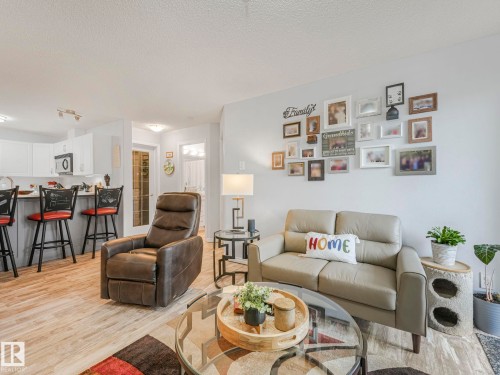 #208 16035 132 St Nw, Edmonton, AB - Indoor Photo Showing Living Room