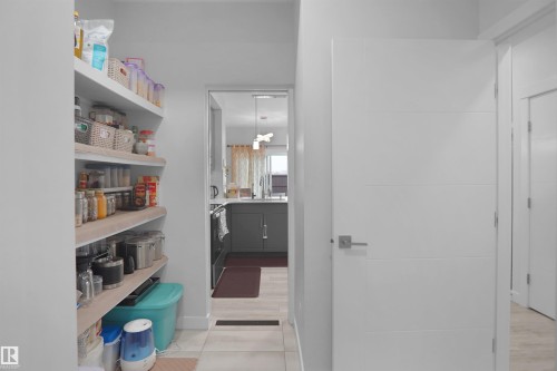 2551 12 Avenue Nw, Edmonton, AB - Indoor