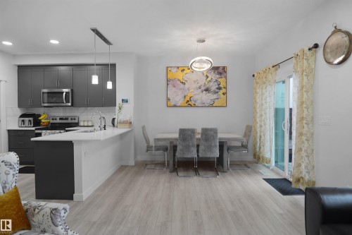 2551 12 Avenue Nw, Edmonton, AB - Indoor