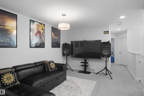 2551 12 Avenue Nw, Edmonton, AB - Indoor