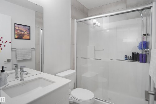 2551 12 Avenue Nw, Edmonton, AB - Indoor Photo Showing Bathroom