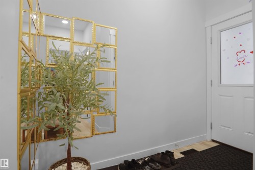 2551 12 Avenue Nw, Edmonton, AB - Indoor Photo Showing Other Room