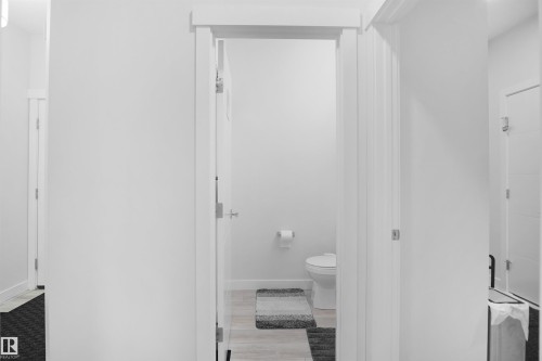 2551 12 Avenue Nw, Edmonton, AB - Indoor Photo Showing Other Room