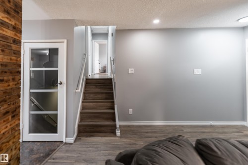 9012 Meadowlark Road Nw, Edmonton, AB - Indoor Photo Showing Other Room