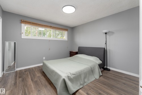 9012 Meadowlark Road Nw, Edmonton, AB - Indoor Photo Showing Bedroom