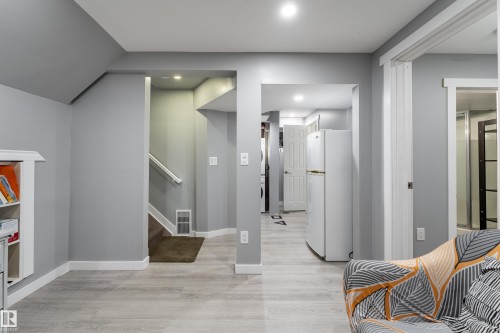 9012 Meadowlark Road Nw, Edmonton, AB - Indoor Photo Showing Other Room