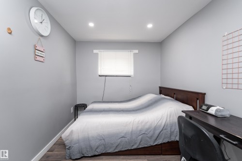 9012 Meadowlark Road Nw, Edmonton, AB - Indoor Photo Showing Bedroom