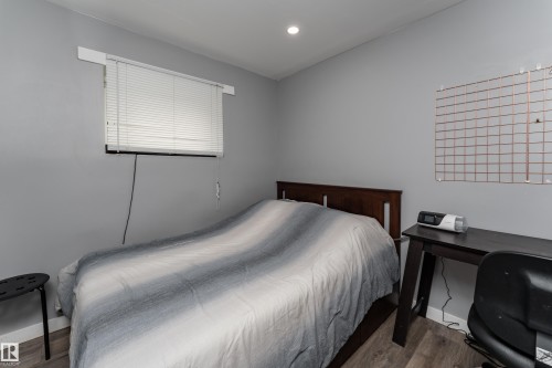 9012 Meadowlark Road Nw, Edmonton, AB - Indoor Photo Showing Bedroom