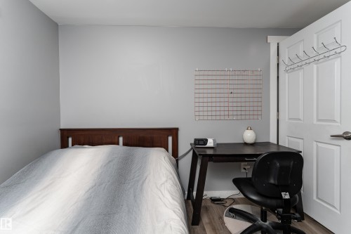 9012 Meadowlark Road Nw, Edmonton, AB - Indoor Photo Showing Bedroom
