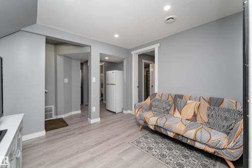 9012 Meadowlark Road Nw, Edmonton, AB - Indoor