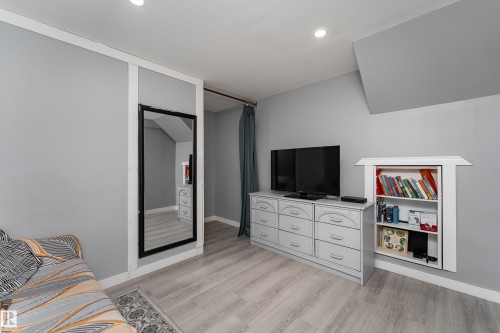 9012 Meadowlark Road Nw, Edmonton, AB - Indoor