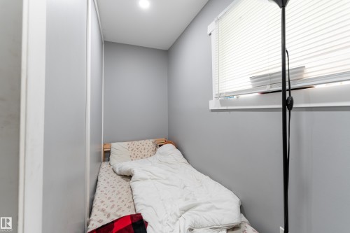 9012 Meadowlark Road Nw, Edmonton, AB - Indoor Photo Showing Bedroom
