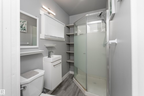 9012 Meadowlark Road Nw, Edmonton, AB - Indoor Photo Showing Bathroom