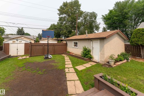 9012 Meadowlark Road Nw, Edmonton, AB - Outdoor