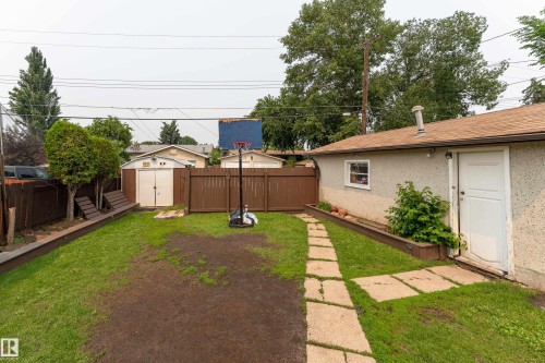 9012 Meadowlark Road Nw, Edmonton, AB - Outdoor