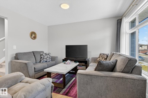 7820 Koruluk Link Link Sw, Edmonton, AB - Indoor Photo Showing Living Room