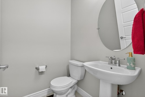 7820 Koruluk Link Link Sw, Edmonton, AB - Indoor Photo Showing Bathroom