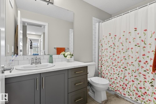 7820 Koruluk Link Link Sw, Edmonton, AB - Indoor Photo Showing Bathroom