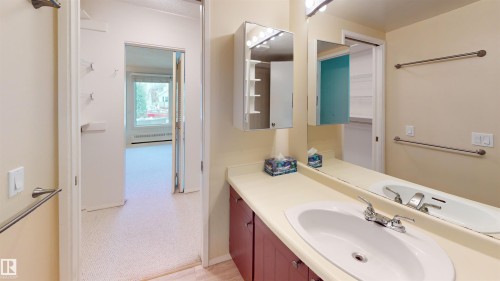 #109 11115 80 Av Nw, Edmonton, AB - Indoor Photo Showing Bathroom