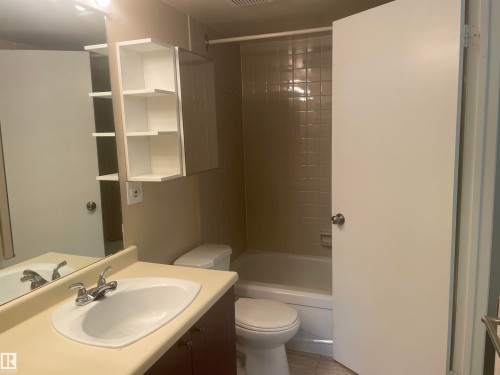 #109 11115 80 Av Nw, Edmonton, AB - Indoor Photo Showing Bathroom
