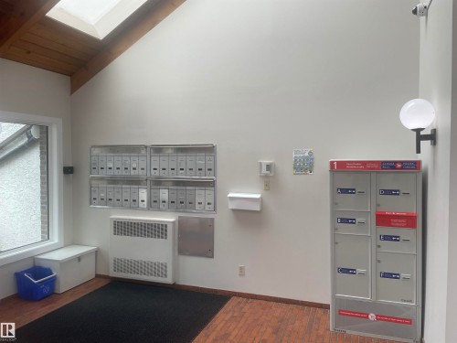 #109 11115 80 Av Nw, Edmonton, AB - Indoor