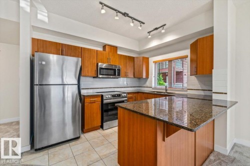 #118 10333 112 St Nw, Edmonton, AB - Indoor Photo Showing Kitchen