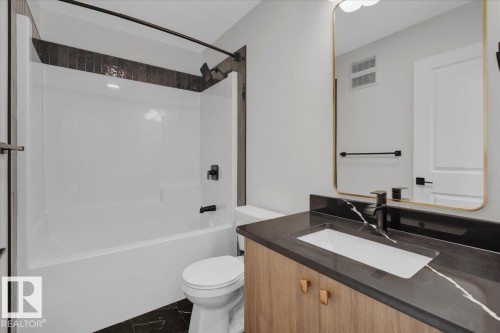 2211 Crossbill Link Nw, Edmonton, AB - Indoor Photo Showing Bathroom