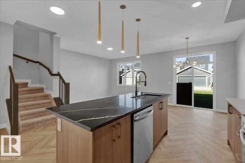 2211 Crossbill Link Nw, Edmonton, AB - Indoor Photo Showing Kitchen