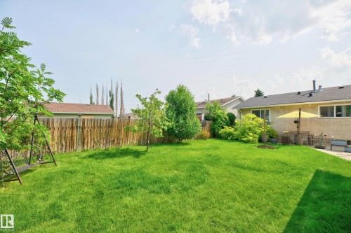 455 Huffman Crescent Nw, Edmonton, AB - Outdoor With Backyard