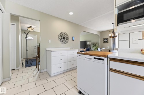 455 Huffman Crescent Nw, Edmonton, AB - Indoor
