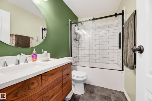 455 Huffman Crescent Nw, Edmonton, AB - Indoor Photo Showing Bathroom