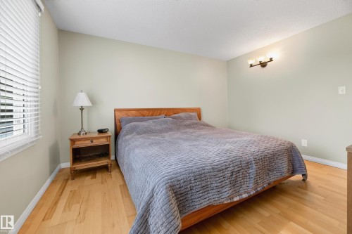 455 Huffman Crescent Nw, Edmonton, AB - Indoor Photo Showing Bedroom